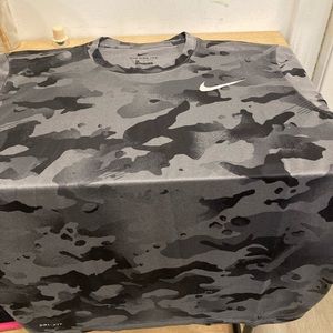 Gray Nike camo T-shirt never worn